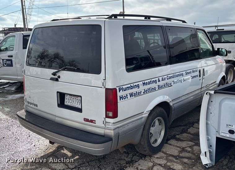 image for item FB0710 2000 GMC Safari van