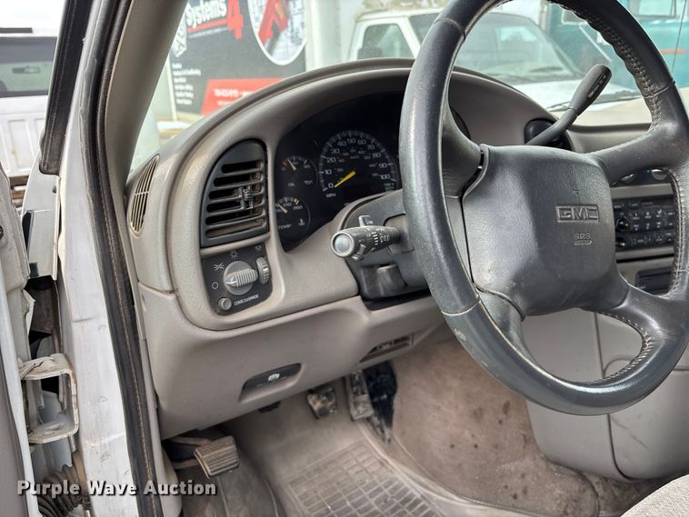 image for item FB0710 2000 GMC Safari van