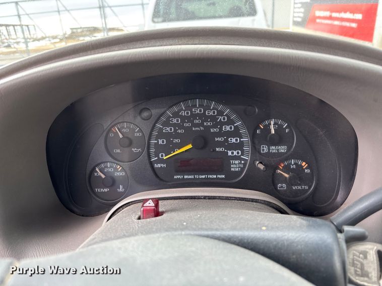 image for item FB0710 2000 GMC Safari van