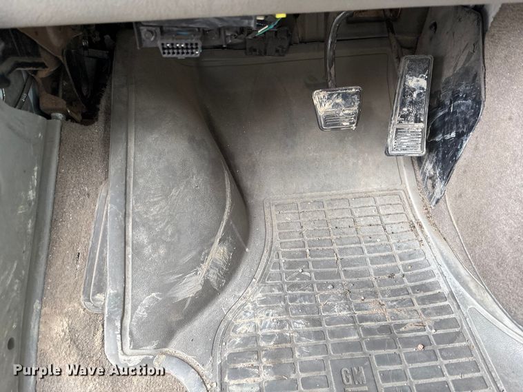 image for item FB0710 2000 GMC Safari van