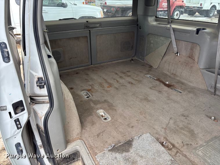 image for item FB0710 2000 GMC Safari van