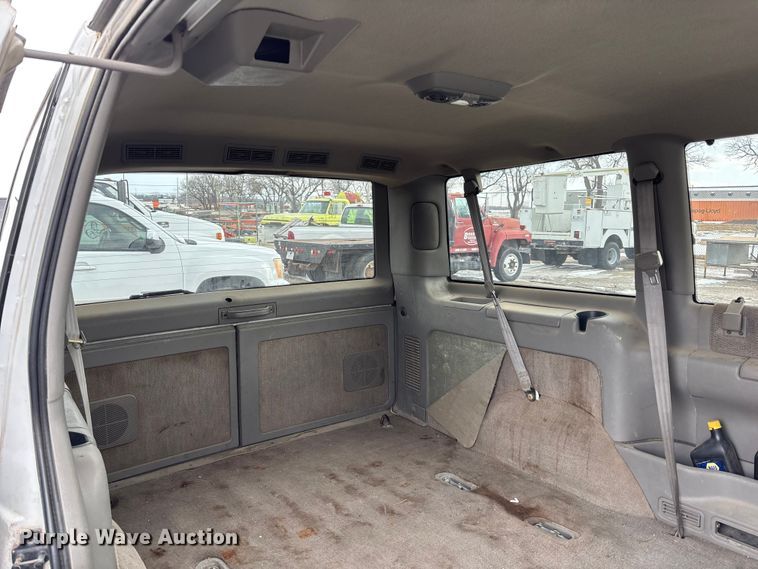 image for item FB0710 2000 GMC Safari van