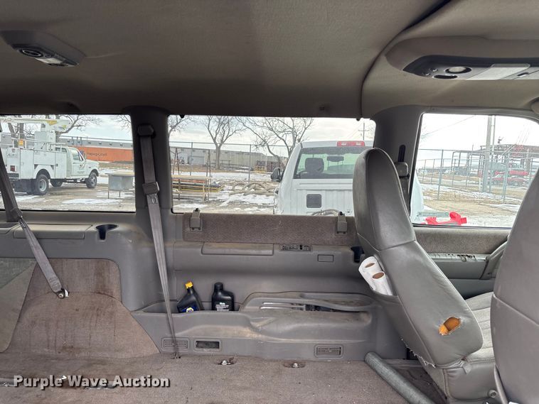 image for item FB0710 2000 GMC Safari van