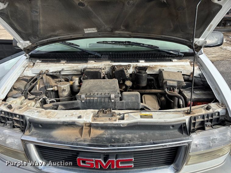 image for item FB0710 2000 GMC Safari van