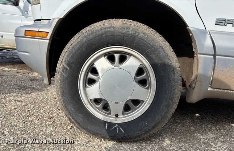 image for item FB0710 2000 GMC Safari van