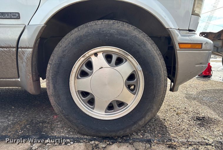 image for item FB0710 2000 GMC Safari van