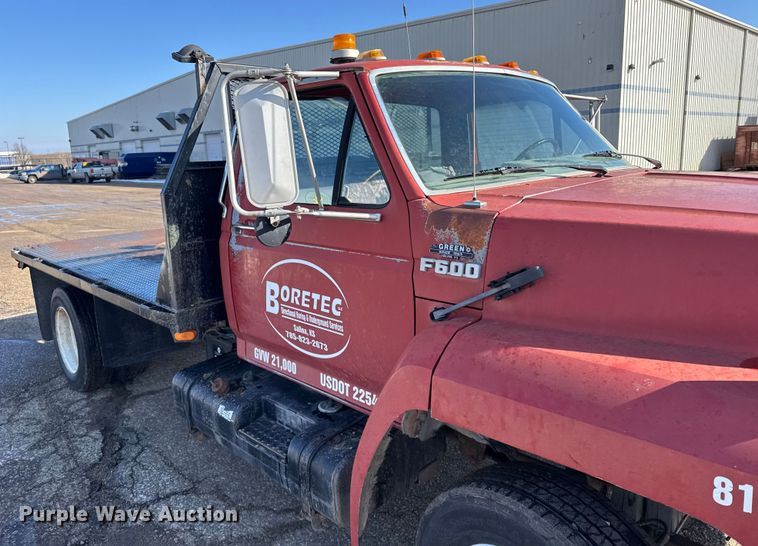 image for item FB0712 1994 Ford F600 flatbed truck
