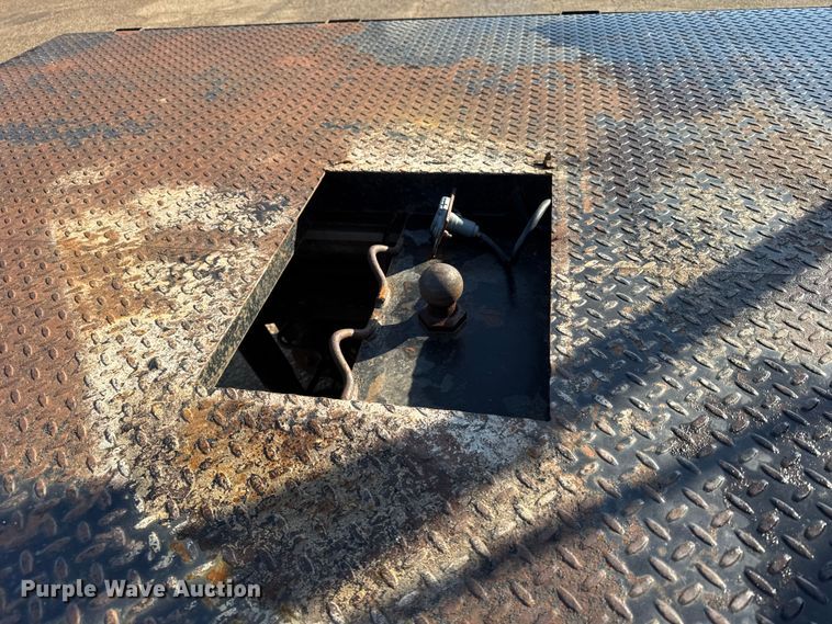 image for item FB0712 1994 Ford F600 flatbed truck