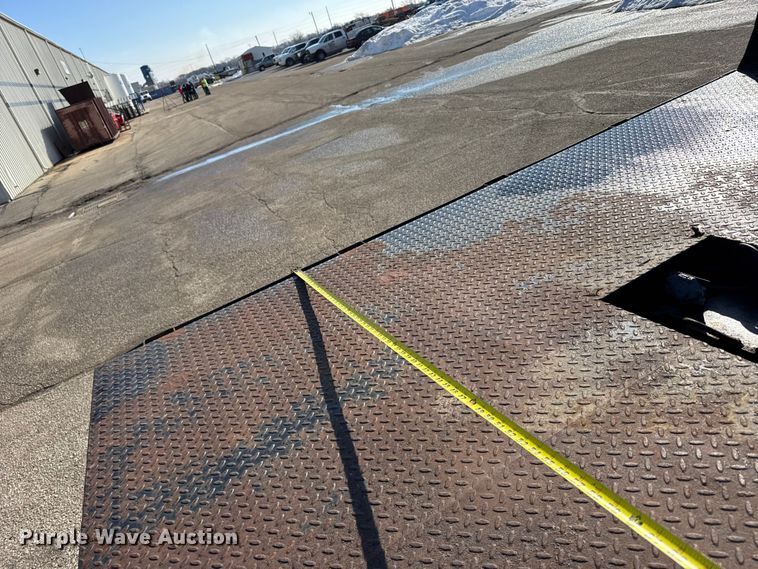 image for item FB0712 1994 Ford F600 flatbed truck