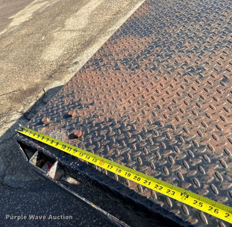 image for item FB0712 1994 Ford F600 flatbed truck