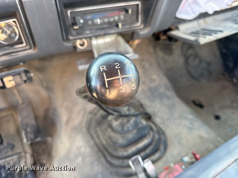 image for item FB0712 1994 Ford F600 flatbed truck