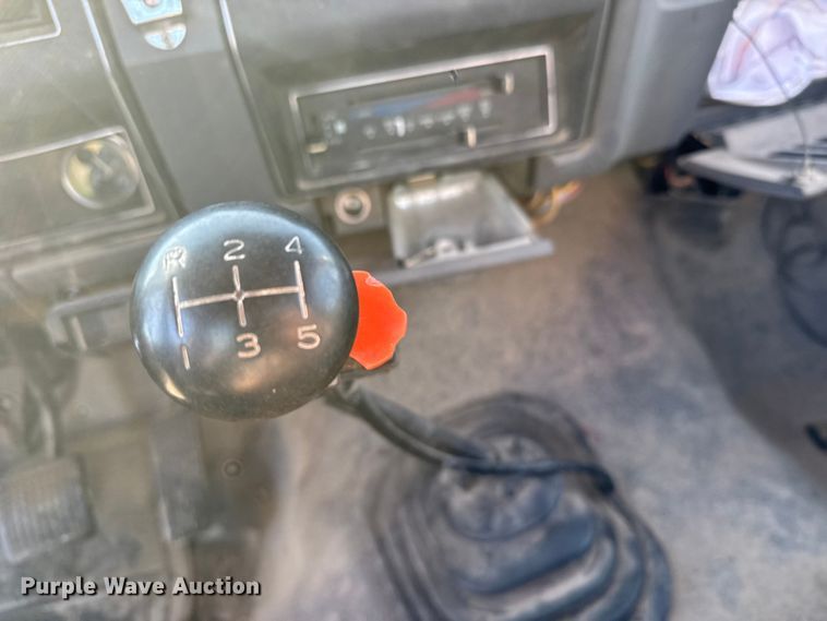 image for item FB0712 1994 Ford F600 flatbed truck