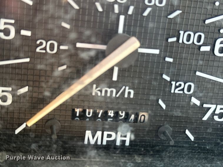 image for item FB0712 1994 Ford F600 flatbed truck