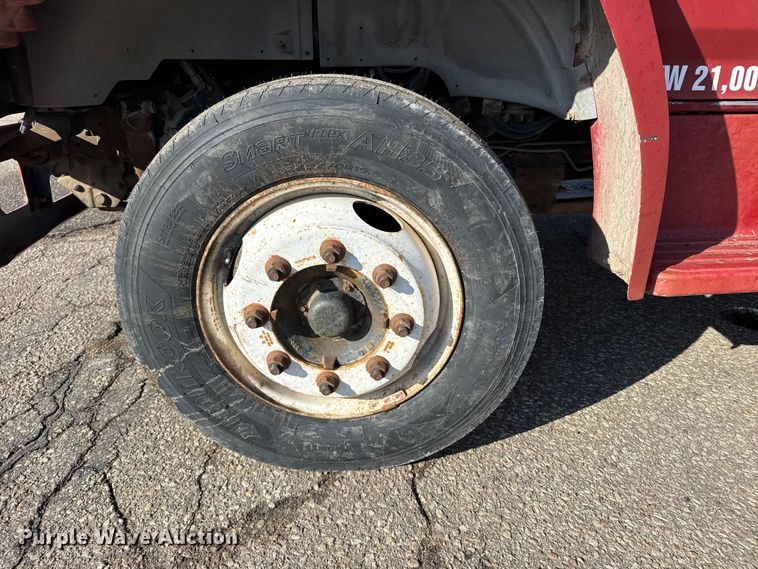 image for item FB0712 1994 Ford F600 flatbed truck