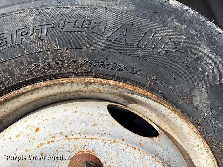 image for item FB0712 1994 Ford F600 flatbed truck