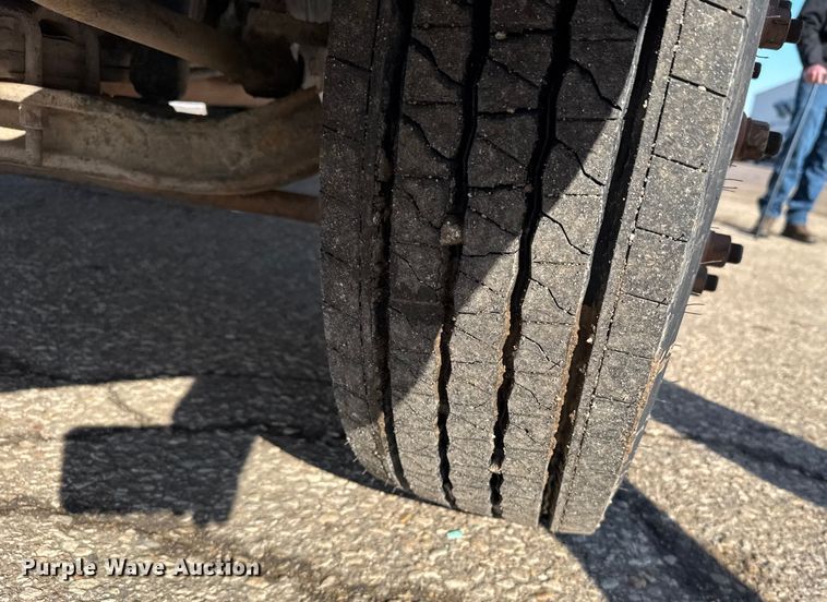 image for item FB0712 1994 Ford F600 flatbed truck