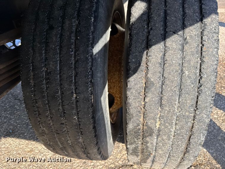 image for item FB0712 1994 Ford F600 flatbed truck