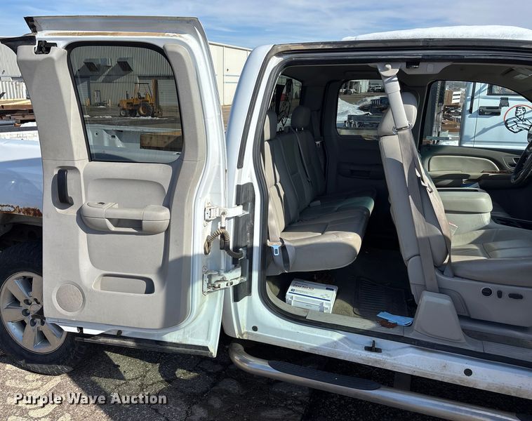 image for item FB0713 2009 GMC Sierra 1500 Ext. Cab pickup truck