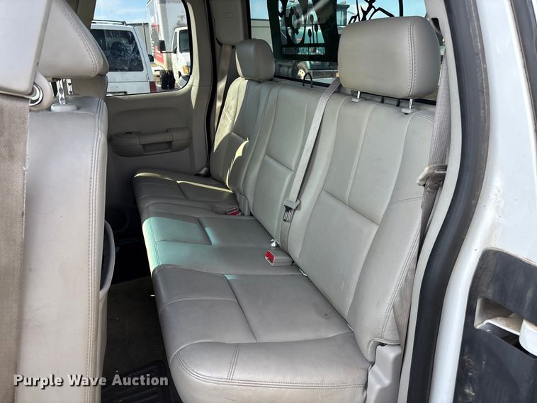 image for item FB0713 2009 GMC Sierra 1500 Ext. Cab pickup truck