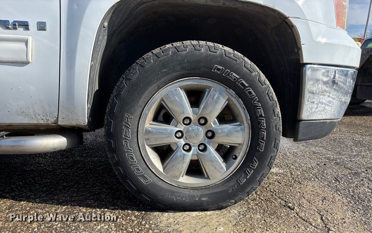 image for item FB0713 2009 GMC Sierra 1500 Ext. Cab pickup truck