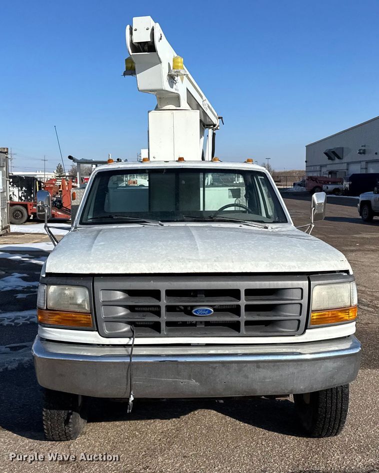 image for item FB0714 1993 Ford F450 Super Duty bucket truck