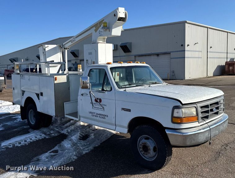 image for item FB0714 1993 Ford F450 Super Duty bucket truck
