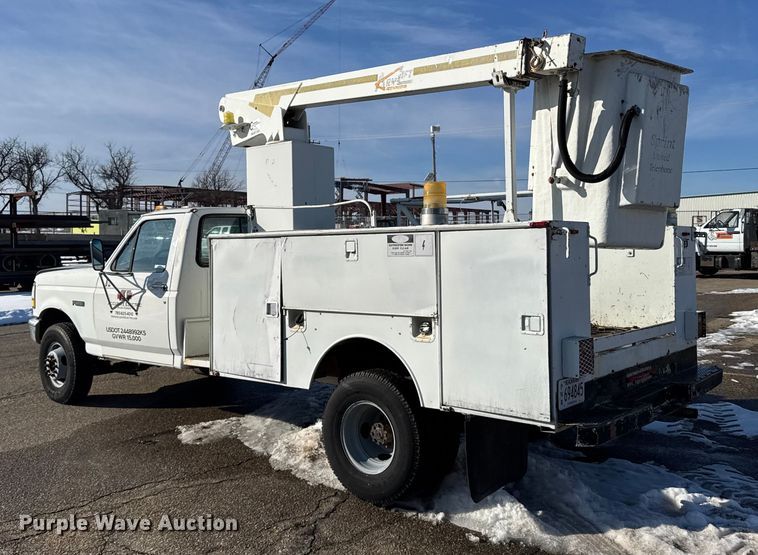 image for item FB0714 1993 Ford F450 Super Duty bucket truck