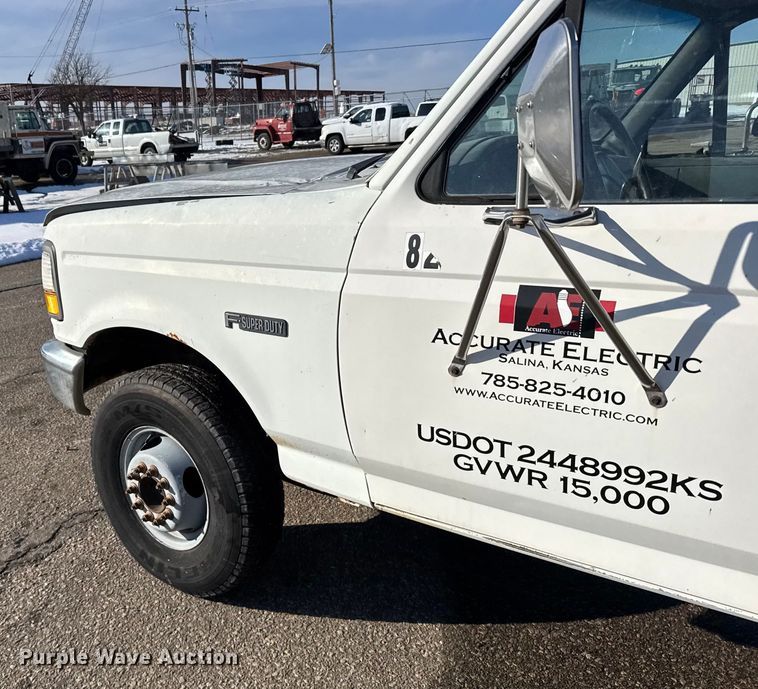 image for item FB0714 1993 Ford F450 Super Duty bucket truck
