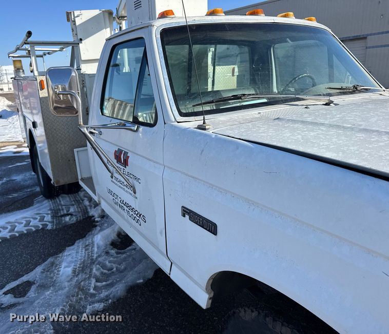 image for item FB0714 1993 Ford F450 Super Duty bucket truck