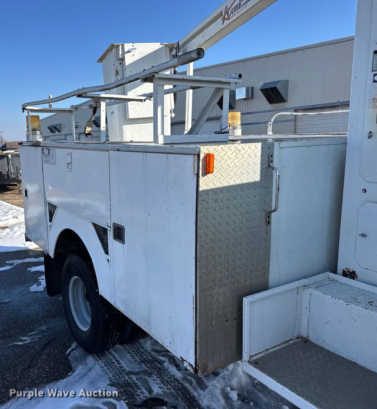 image for item FB0714 1993 Ford F450 Super Duty bucket truck