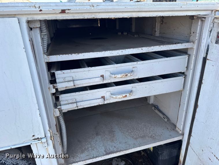 image for item FB0714 1993 Ford F450 Super Duty bucket truck