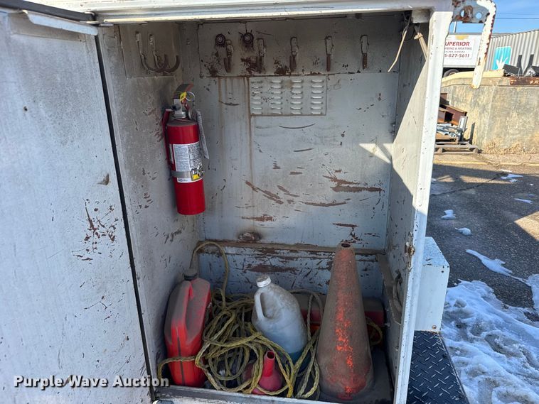 image for item FB0714 1993 Ford F450 Super Duty bucket truck