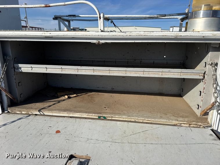 image for item FB0714 1993 Ford F450 Super Duty bucket truck