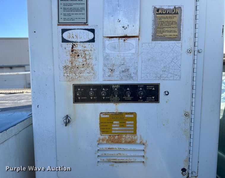 image for item FB0714 1993 Ford F450 Super Duty bucket truck