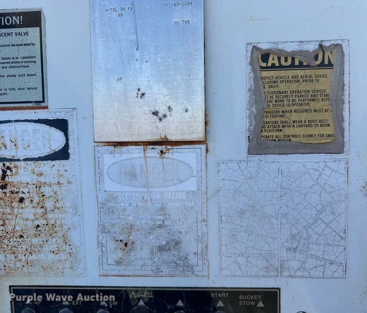 image for item FB0714 1993 Ford F450 Super Duty bucket truck