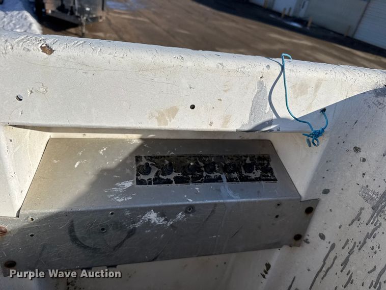 image for item FB0714 1993 Ford F450 Super Duty bucket truck