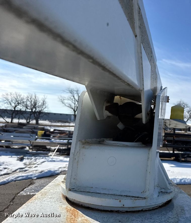 image for item FB0714 1993 Ford F450 Super Duty bucket truck