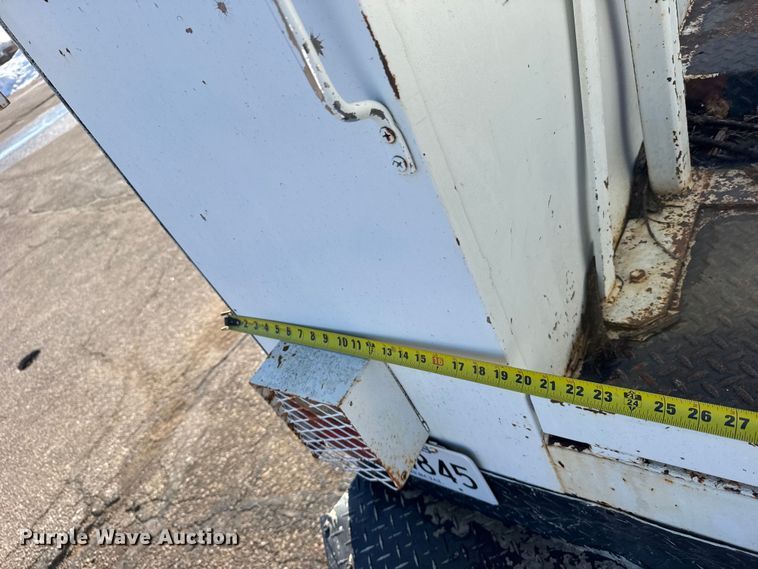 image for item FB0714 1993 Ford F450 Super Duty bucket truck