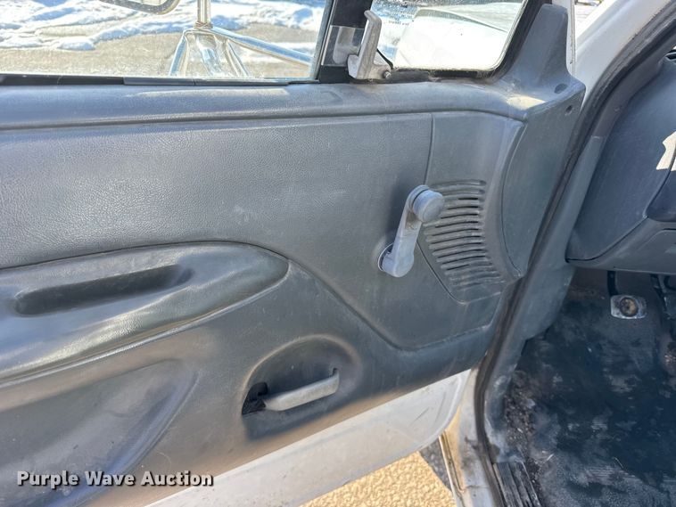 image for item FB0714 1993 Ford F450 Super Duty bucket truck