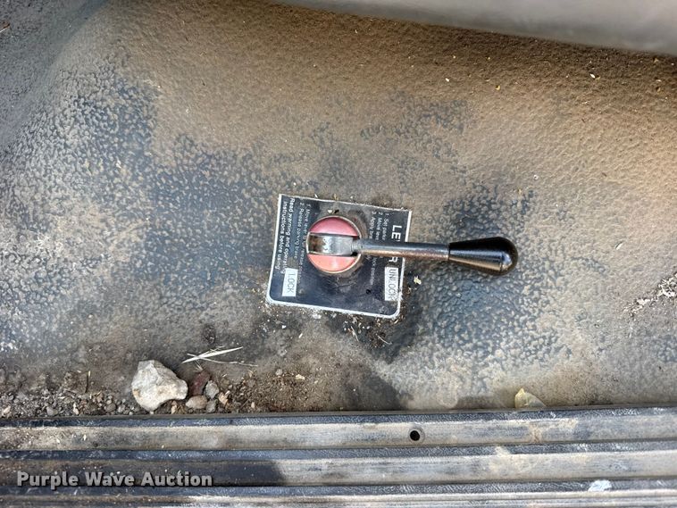 image for item FB0714 1993 Ford F450 Super Duty bucket truck