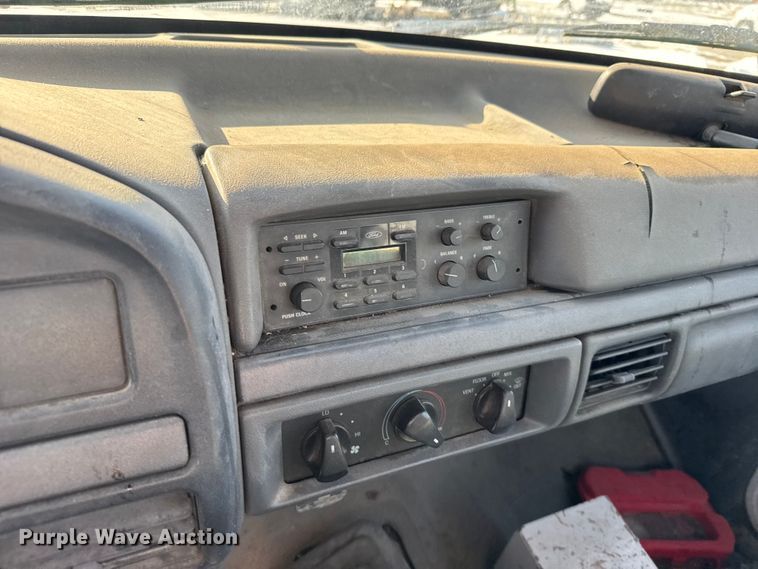 image for item FB0714 1993 Ford F450 Super Duty bucket truck