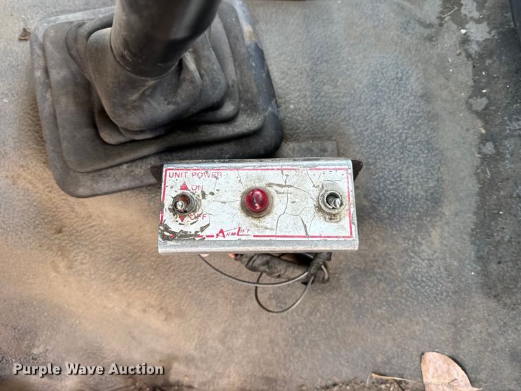 image for item FB0714 1993 Ford F450 Super Duty bucket truck