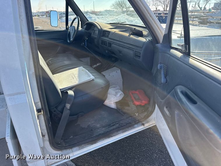 image for item FB0714 1993 Ford F450 Super Duty bucket truck