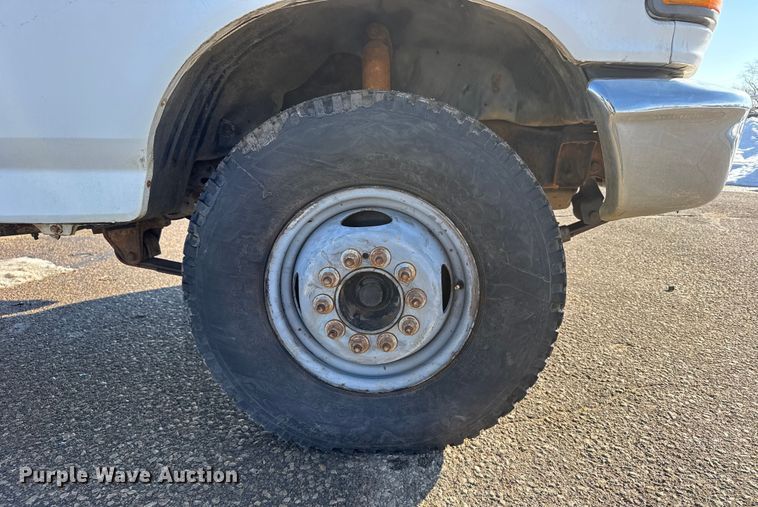 image for item FB0714 1993 Ford F450 Super Duty bucket truck