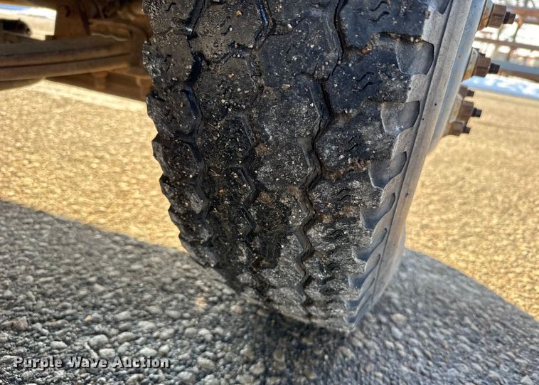 image for item FB0714 1993 Ford F450 Super Duty bucket truck