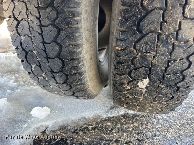 image for item FB0714 1993 Ford F450 Super Duty bucket truck