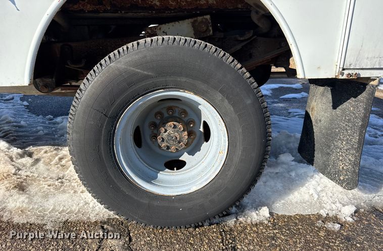 image for item FB0714 1993 Ford F450 Super Duty bucket truck