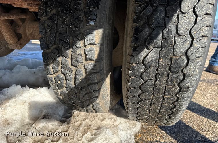 image for item FB0714 1993 Ford F450 Super Duty bucket truck
