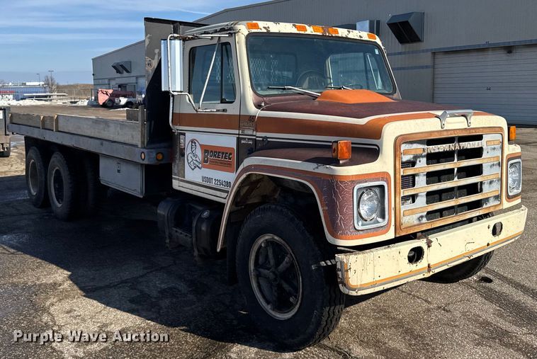 image for item FB0717 1981 International 1754 flatbed truck