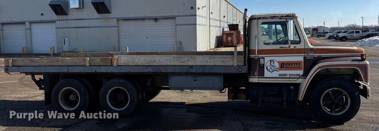 image for item FB0717 1981 International 1754 flatbed truck